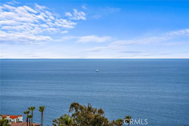 Laguna Beach, CA 92651,2482 Glenneyre Street