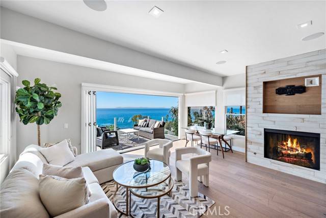 Laguna Beach, CA 92651,2482 Glenneyre Street