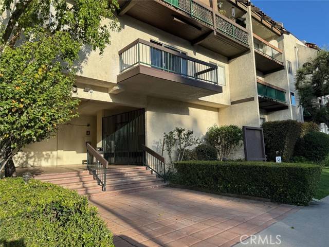 Encino, CA 91316,5460 White Oak Avenue #A220