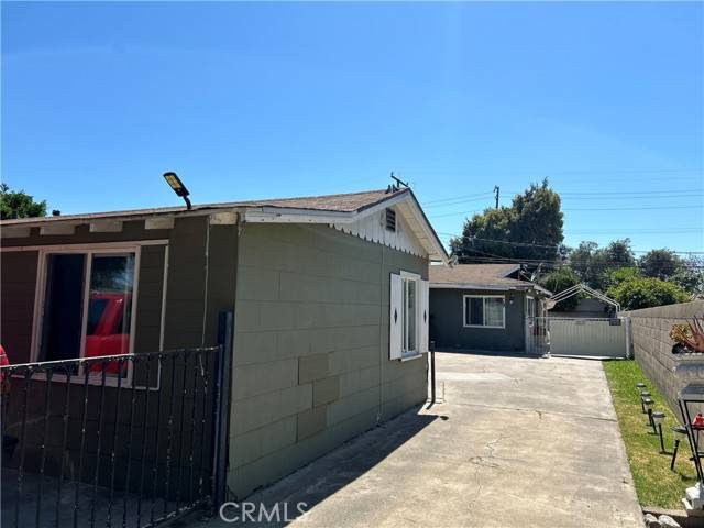 Santa Ana, CA 92704,1142 S Golden West Avenue