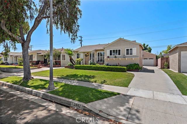 Lakewood, CA 90712,2842 Denmead Street