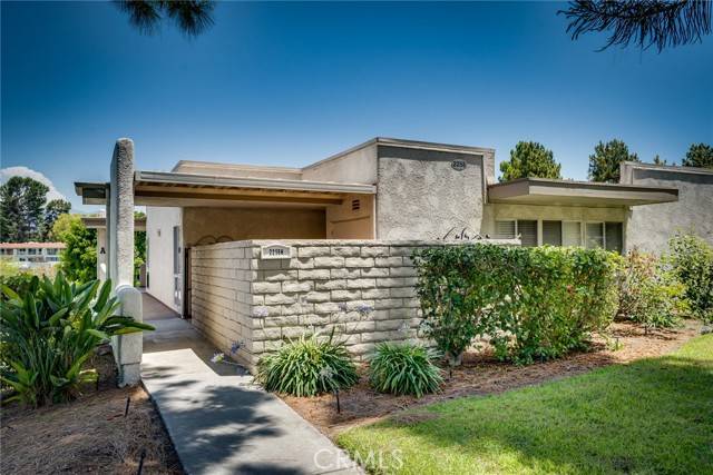 Laguna Woods, CA 92637,2258 Via Puerta #H