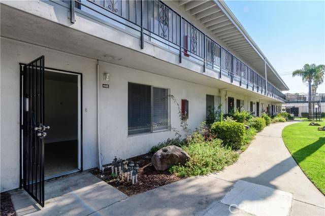 Long Beach, CA 90805,5530 Ackerfield Avenue #402