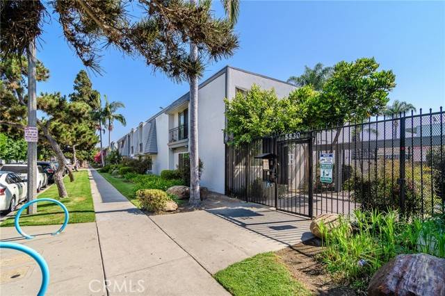 Long Beach, CA 90805,5530 Ackerfield Avenue #402