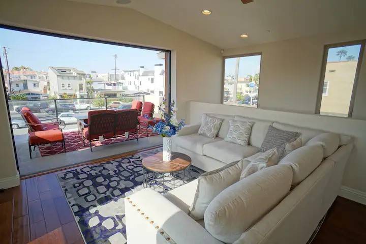 Newport Beach, CA 92663,1829 W Balboa Boulevard