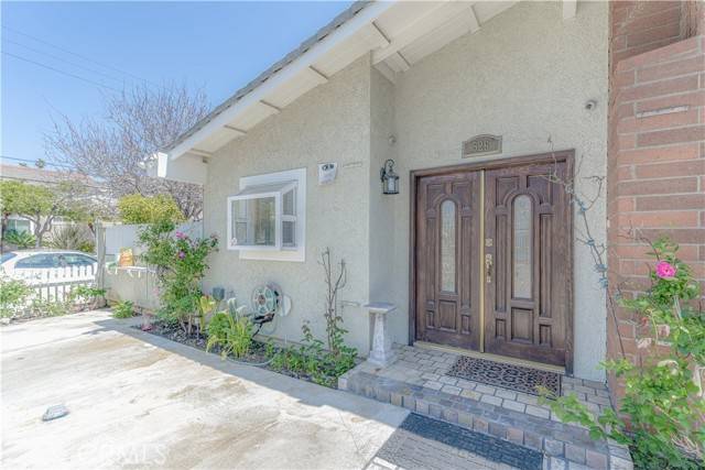 Huntington Beach, CA 92648,526 17th Street