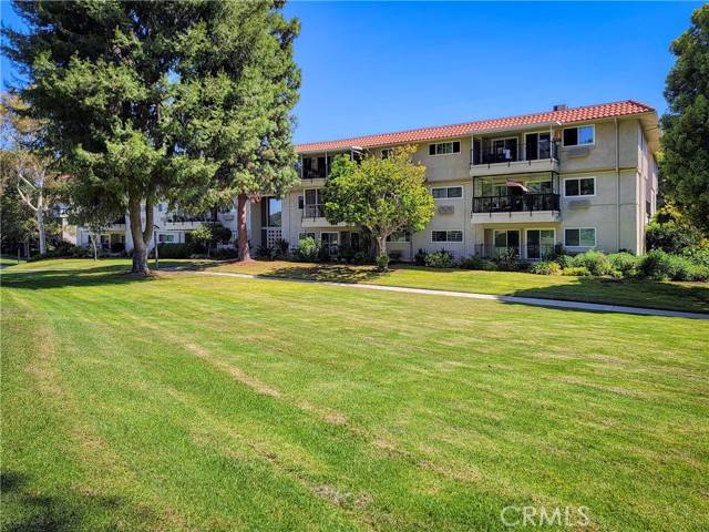 Laguna Woods, CA 92637,2392 Via Mariposa #2C