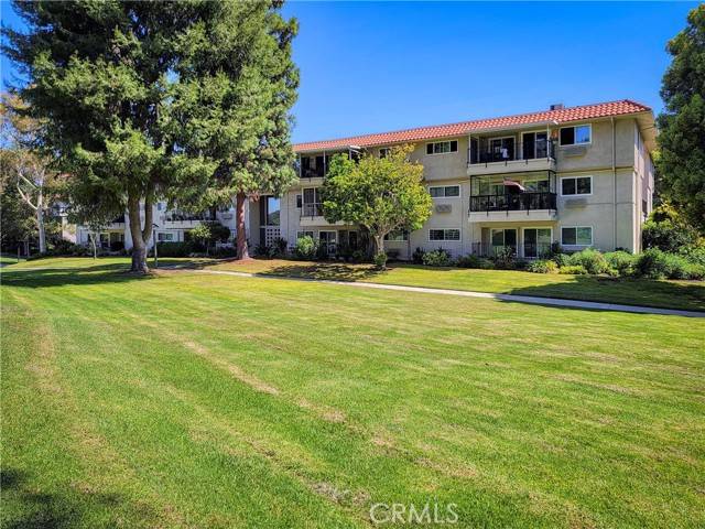 Laguna Woods, CA 92637,2392 Via Mariposa #2C