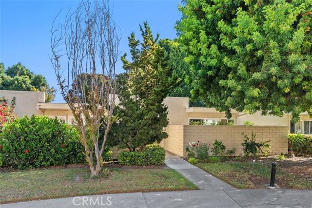 Laguna Woods, CA 92637,2233 Via Puerta #B