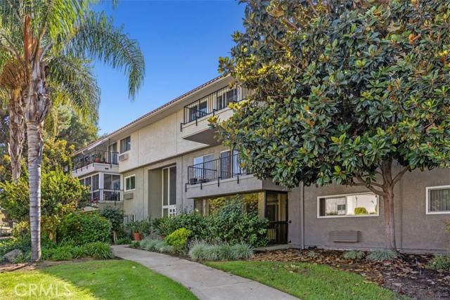 Laguna Woods, CA 92637,2393 Via Mariposa W #3F