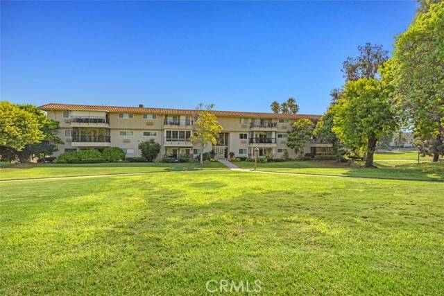 Laguna Woods, CA 92637,2388 Via Mariposa W #2A