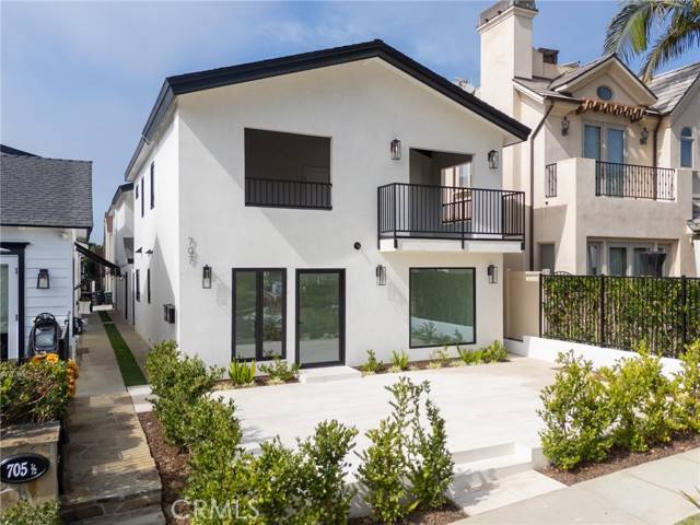 Corona Del Mar, CA 92625,707 Begonia Avenue