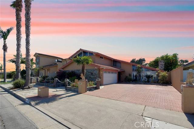 Huntington Beach, CA 92649,17179 Roundhill Street