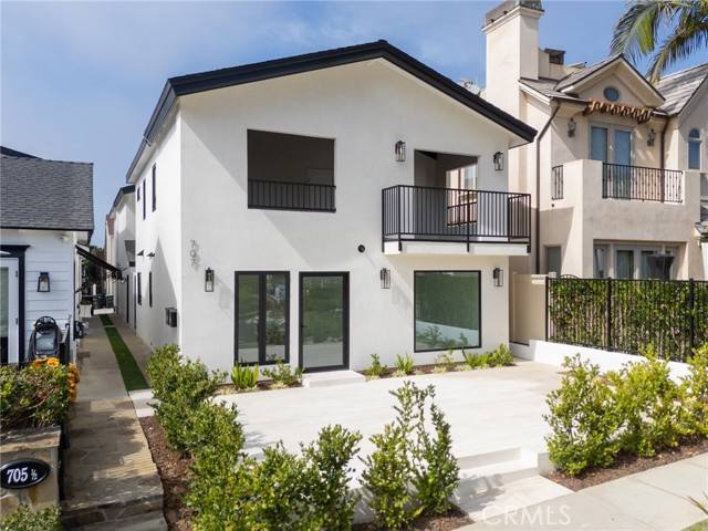 Corona Del Mar, CA 92625,707 Begonia Avenue