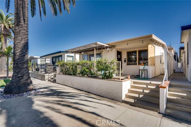 Corona Del Mar, CA 92625,306 Marguerite Avenue