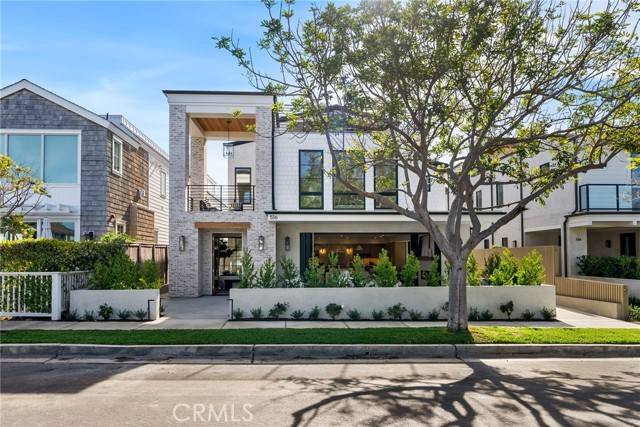 Corona Del Mar, CA 92625,516 Acacia