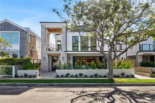 Corona Del Mar, CA 92625,516 Acacia