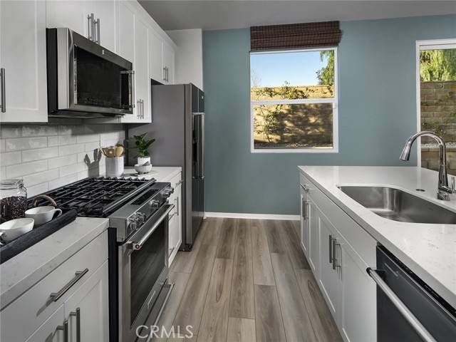 Redlands, CA 92374,2074 Bergamot Street