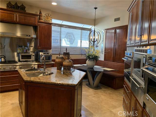 Rancho Santa Margarita, CA 92679,33 Golf Ridge Drive