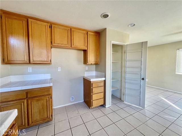 Lancaster, CA 93535,1663 E Avenue J #5