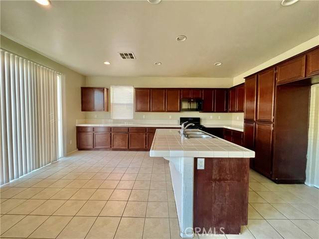 Lancaster, CA 93535,2159 Beechwood Street