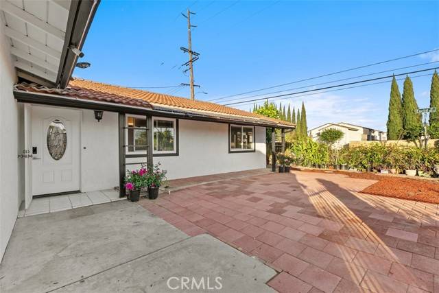 Santa Ana, CA 92704,5201 W Henderson Place