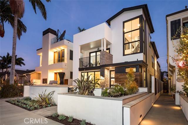 Corona Del Mar, CA 92625,512 Marguerite Avenue