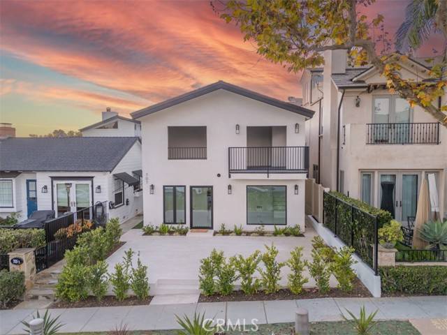 Corona Del Mar, CA 92625,707 Begonia Avenue