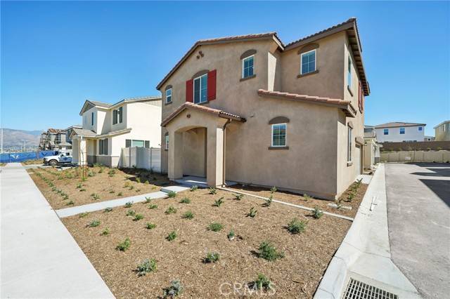 Redlands, CA 92374,2082 Bergamot Street