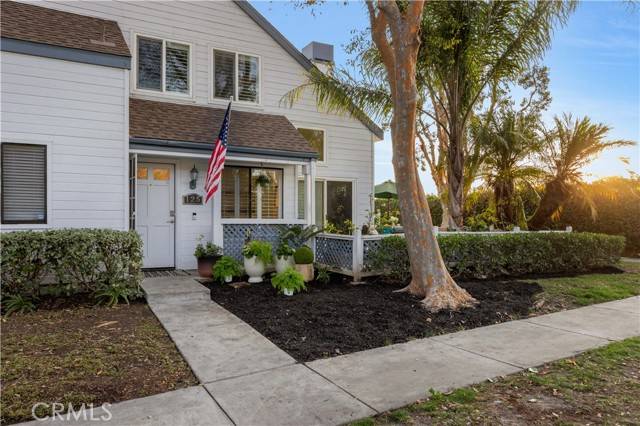 Irvine, CA 92614,125 Greenmoor #54