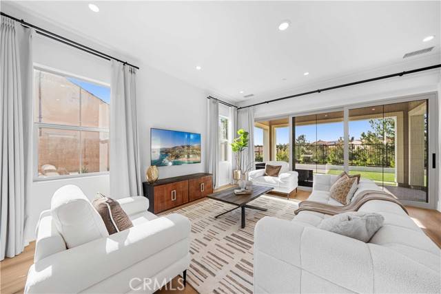 Irvine, CA 92602,63 Longchamp