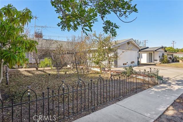 Costa Mesa, CA 92626,2433 Littleton Place