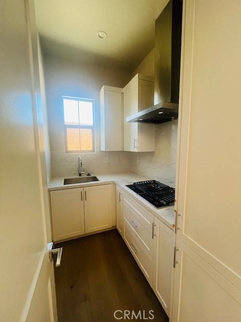 Irvine, CA 92618,121 Mossvine