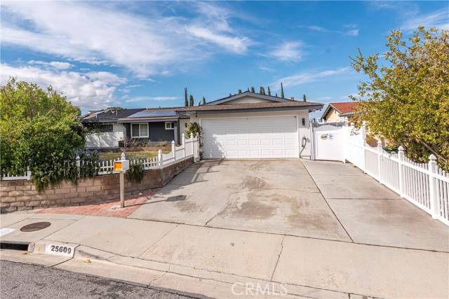 Newhall, CA 91321,25609 Oakbar Court