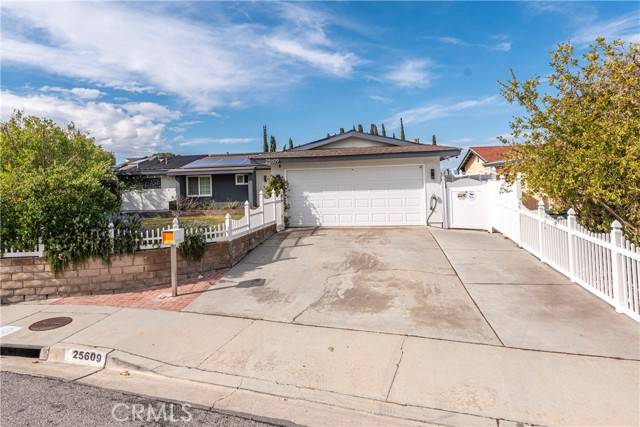 Newhall, CA 91321,25609 Oakbar Court