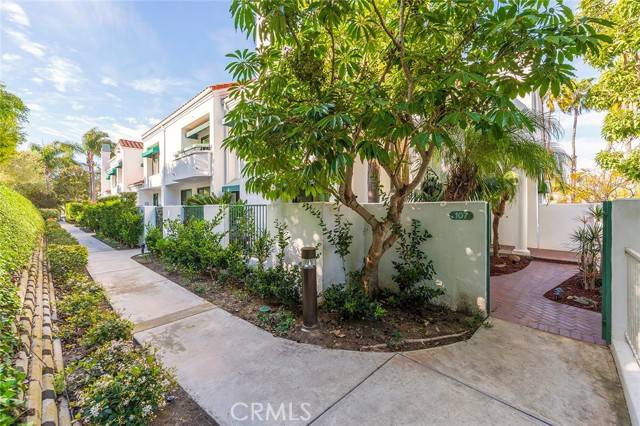 Huntington Beach, CA 92648,7412 Seabluff Drive #107