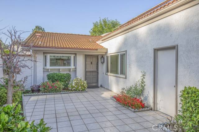 Laguna Woods, CA 92637,5174 Calzado