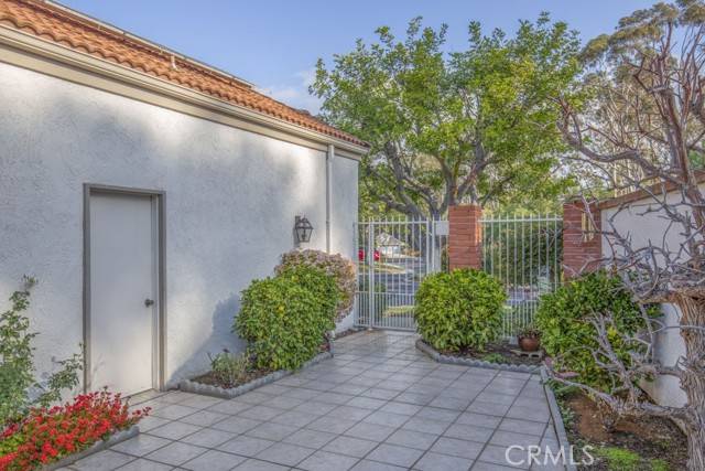 Laguna Woods, CA 92637,5174 Calzado