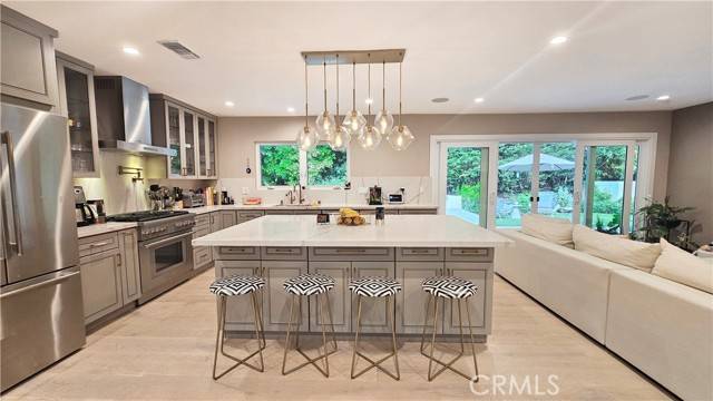Los Angeles, CA 90049,3286 Mandeville Canyon Road