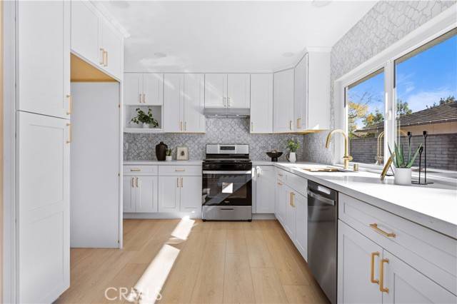 Irvine, CA 92612,8 Dogwood