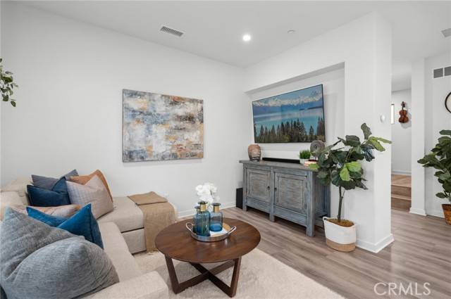 Irvine, CA 92618,152 Elkhorn