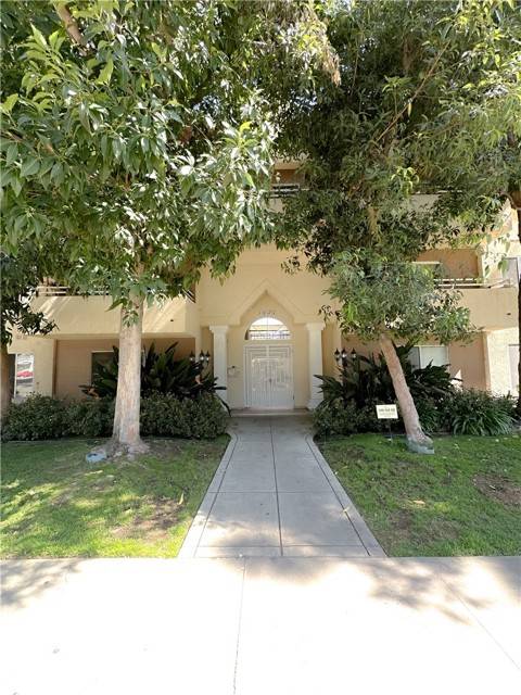 Sherman Oaks, CA 91423,4358 Mammoth Avenue #14