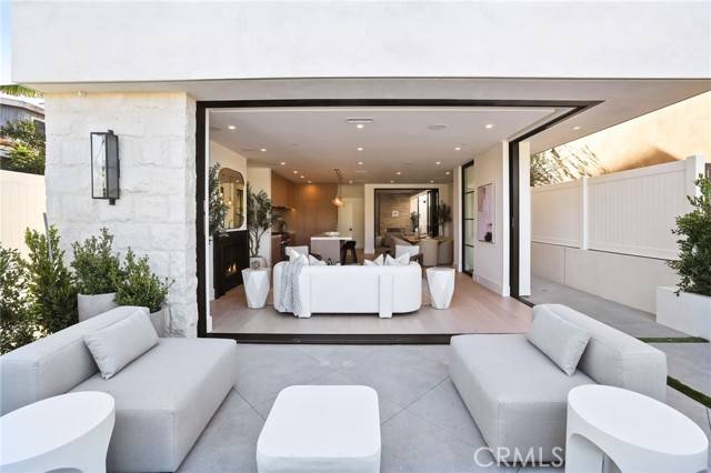 Corona Del Mar, CA 92625,506 Avocado Avenue