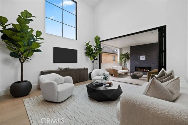 Corona Del Mar, CA 92625,506 Avocado Avenue