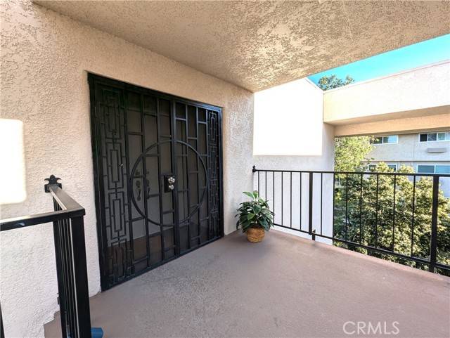 Laguna Woods, CA 92637,2392 Via Mariposa #3D