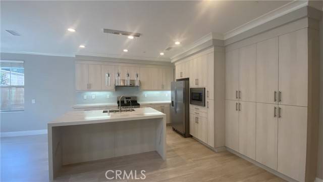 Irvine, CA 92620,32 Larkfield