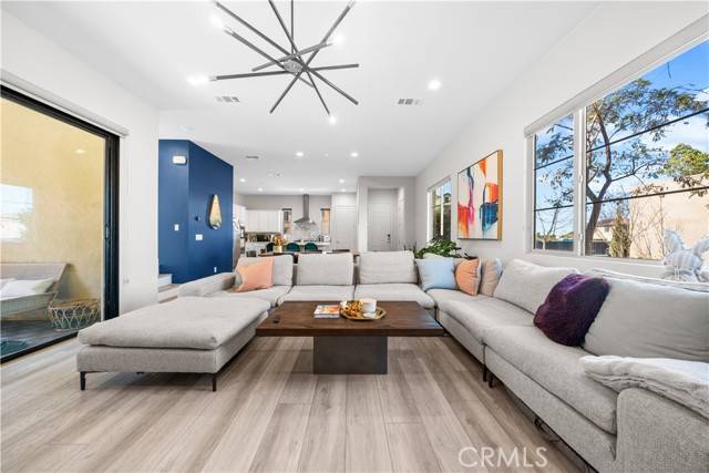 Irvine, CA 92618,107 Carmine