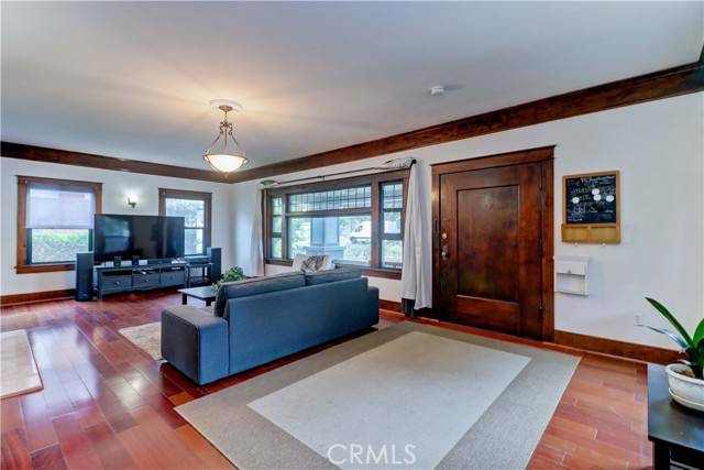Los Angeles, CA 90004,223 N St Andrews Place