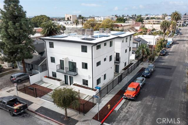 Los Angeles, CA 90004,443 N Harvard Boulevard