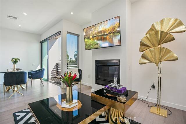 West Hollywood, CA 90046,823 N Fuller #C